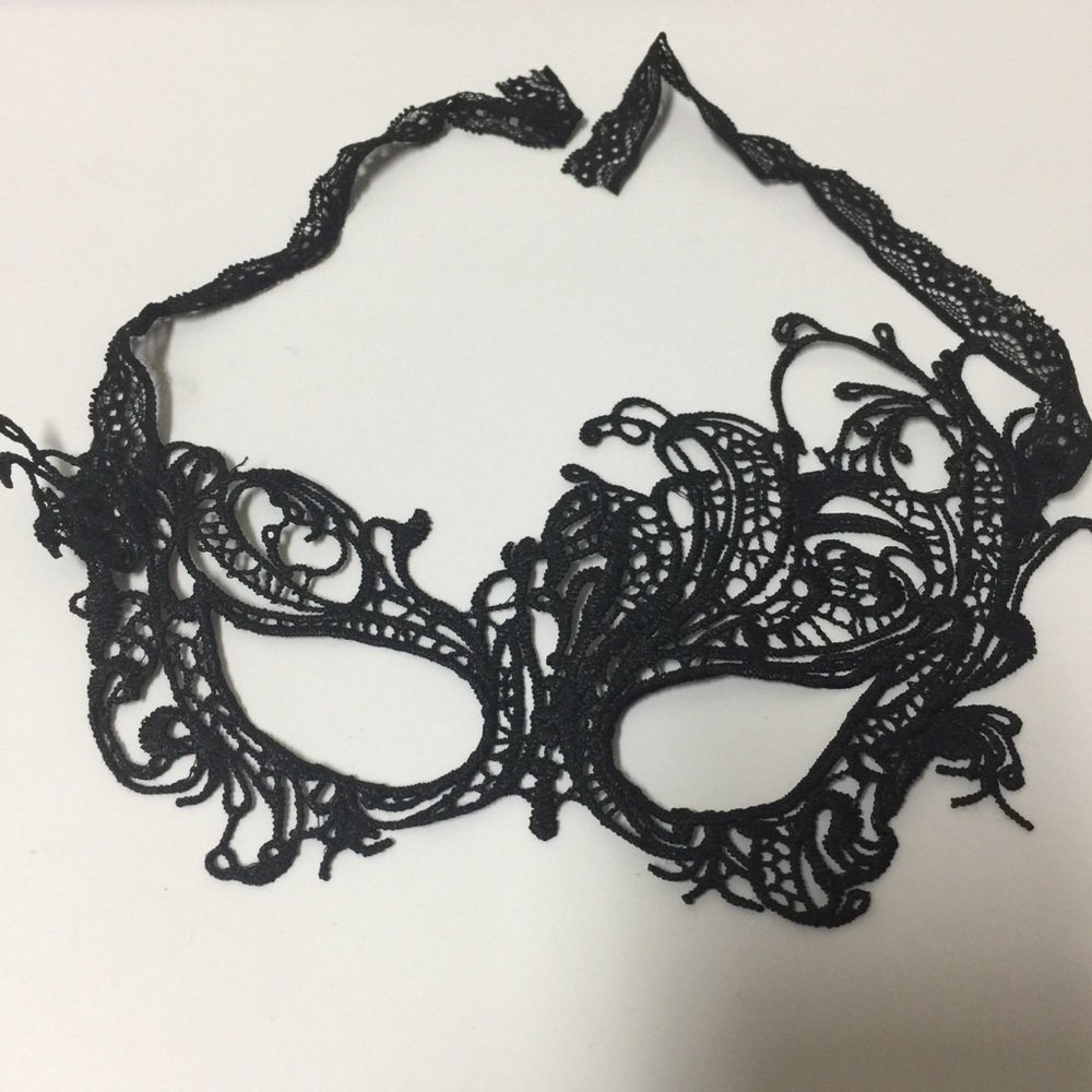 Lace mask